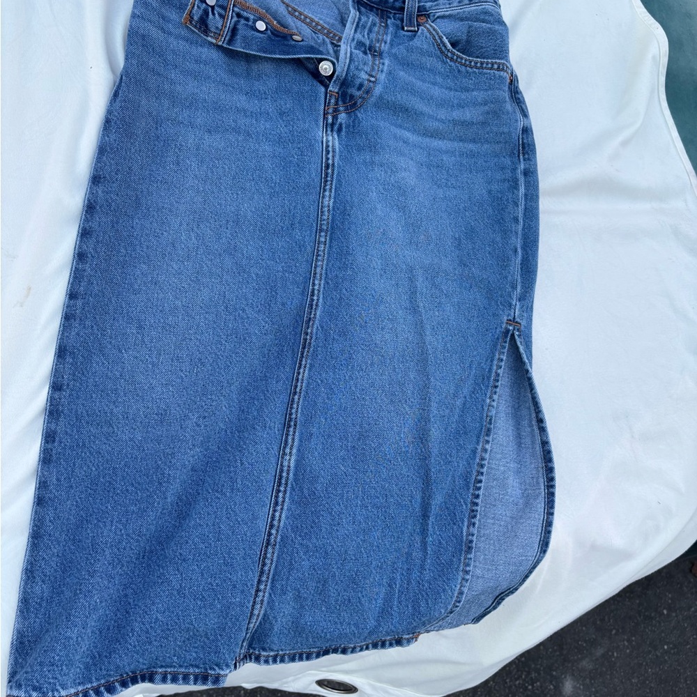 Levi's Classic Blue Midi Denim Skirt